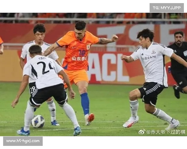 山东泰山在与横滨水手的较量中陈蒲补时进球扳回一分暂时落后