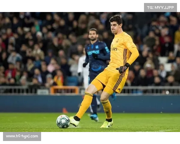 库尔图瓦受邀出任比利时大奖赛嘉宾与维斯塔潘合影留念 库尔图瓦受邀出任比利时大奖赛嘉宾与维斯塔潘合影留念